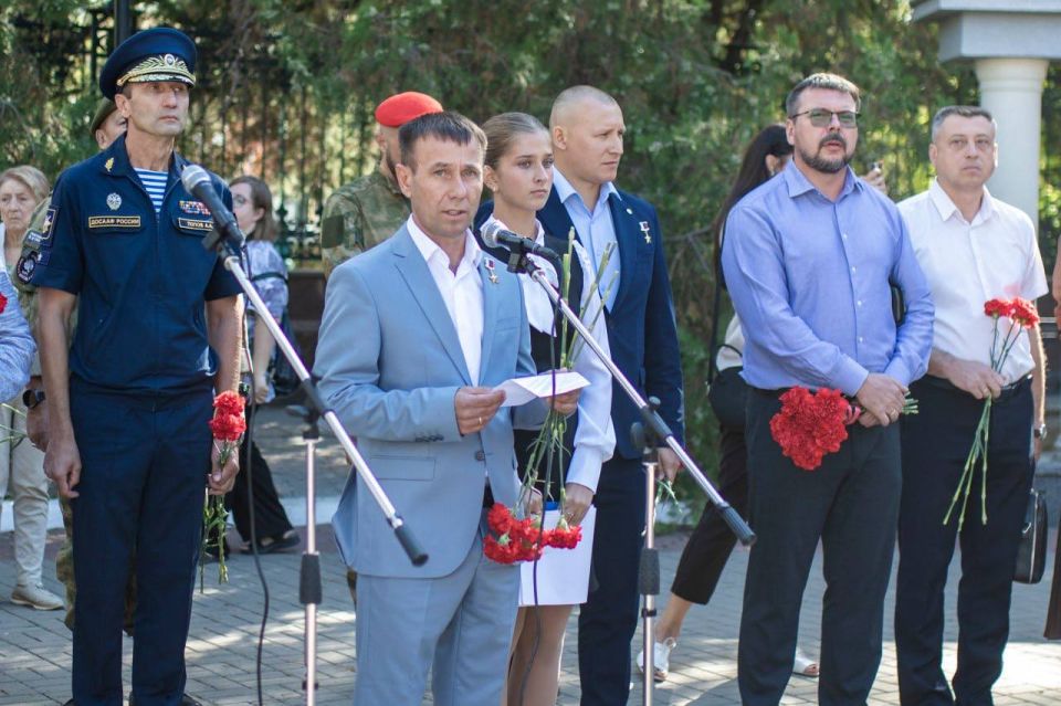 Юрий Нимченко: Принял участие в открытии осенней «Вахты Памяти» у легендарного Мемориала Славы «Танк Т-34» в Симферополе Юрий Нимченко: Принял участие в открытии осенней «Вахты Памяти» у легендарного Мемориала Славы «Танк Т-34» в Симферополе