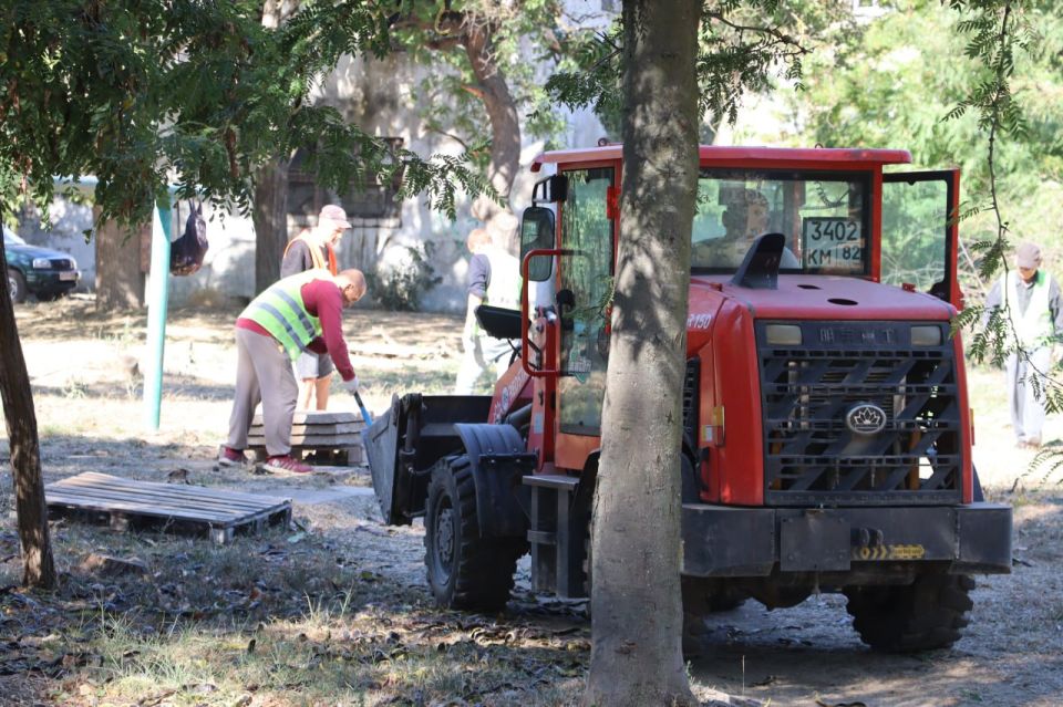 В Керчи приступили к благоустройству большого двора по ул. Славы, 25/12, 21, ул. Фестивальной, 2, 6, ул. Всесоюзной, 10 В Керчи приступили к благоустройству большого двора по ул. Славы, 25/12, 21, ул. Фестивальной, 2, 6, ул. Всесоюзной, 10