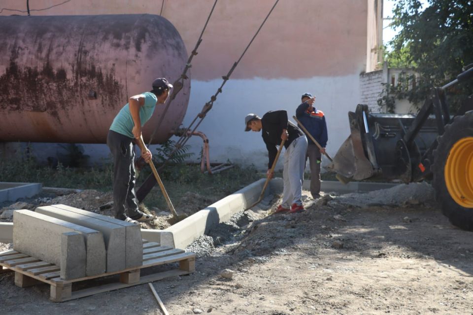 В Керчи приступили к благоустройству большого двора по ул. Славы, 25/12, 21, ул. Фестивальной, 2, 6, ул. Всесоюзной, 10 В Керчи приступили к благоустройству большого двора по ул. Славы, 25/12, 21, ул. Фестивальной, 2, 6, ул. Всесоюзной, 10