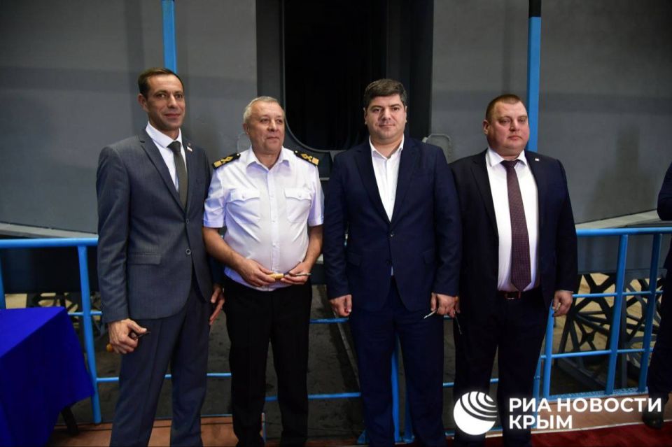 Буксир ледового класса заложили на судостроительном заводе в Керчи Буксир ледового класса заложили на судостроительном заводе в Керчи