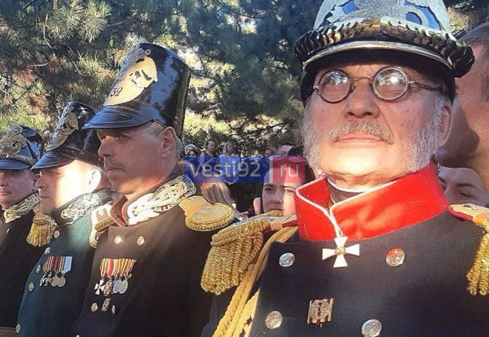 В Севастополе сыграли «Вечернюю зорю» В Севастополе сыграли «Вечернюю зорю»