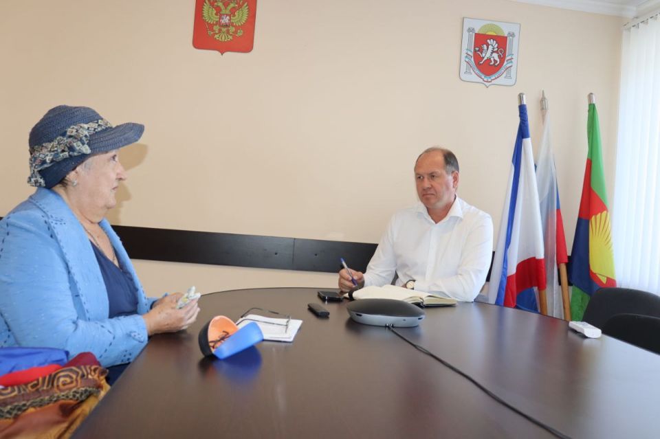 Владислав Хаджиев: Понедельник- день приёма граждан Владислав Хаджиев: Понедельник- день приёма граждан