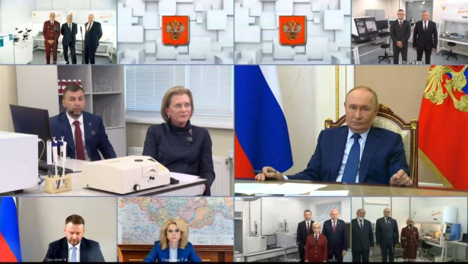 Владимир Путин по видеосвязи принял участие в открытии новых лабораторий Роспотребнадзора в ряде регионов России Владимир Путин по видеосвязи принял участие в открытии новых лабораторий Роспотребнадзора в ряде регионов России