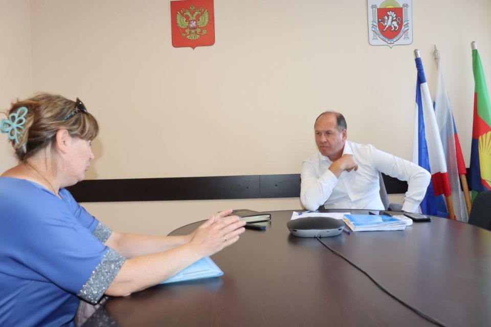 Владислав Хаджиев: Понедельник- день приёма граждан Владислав Хаджиев: Понедельник- день приёма граждан