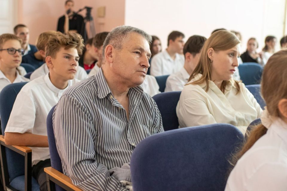 Учащиеся школ крымской столицы посмотрели премьеру документального фильма о лагере «Картофельный городок» Учащиеся школ крымской столицы посмотрели премьеру документального фильма о лагере «Картофельный городок»