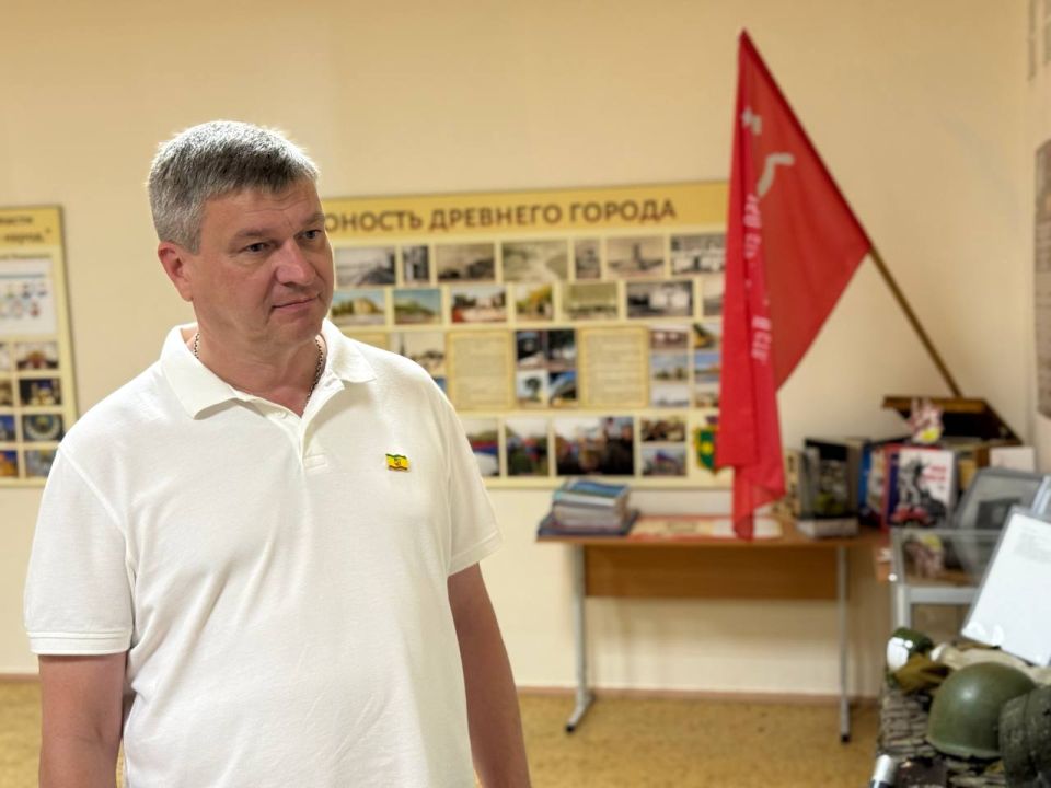Александр Юрьев: Вместе с моим заместителем Валерией Симаковой и коллегами из управления образования города посетили школу №16 Александр Юрьев: Вместе с моим заместителем Валерией Симаковой и коллегами из управления образования города посетили школу №16