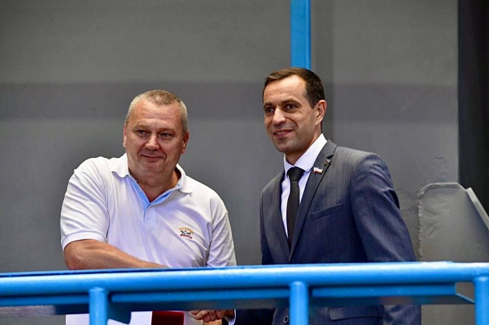 В Крыму началось строительство ледокольного буксира для Северного морского пути В Крыму началось строительство ледокольного буксира для Северного морского пути