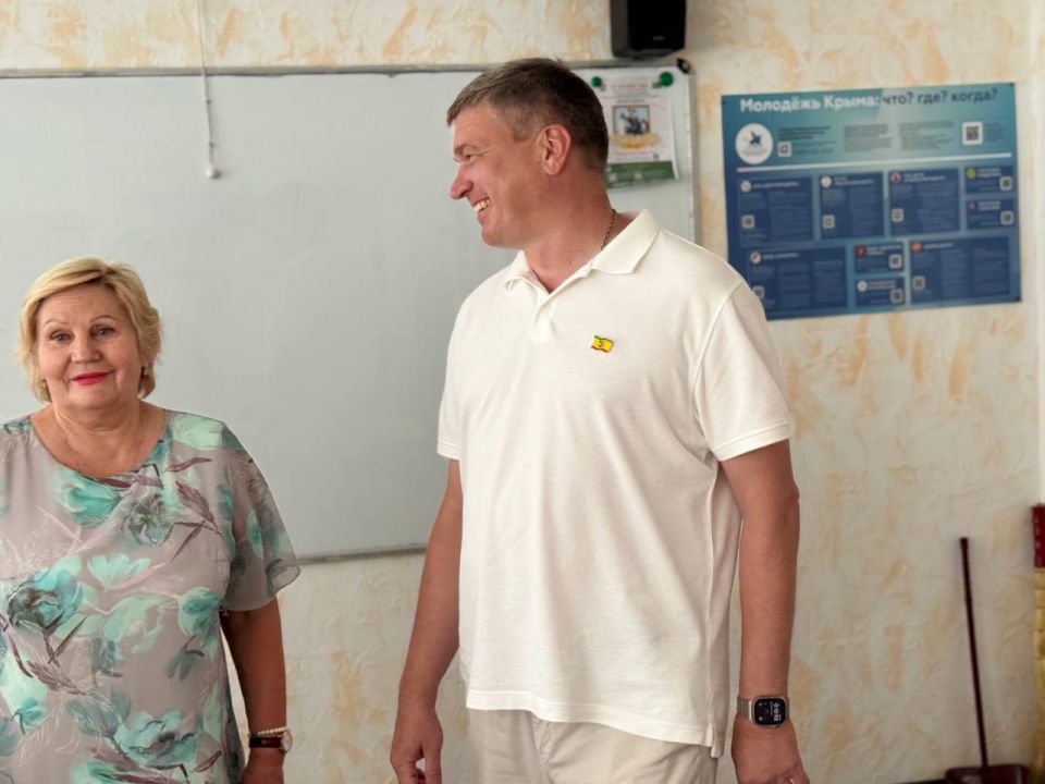 Александр Юрьев: Вместе с моим заместителем Валерией Симаковой и коллегами из управления образования города посетили школу №16 Александр Юрьев: Вместе с моим заместителем Валерией Симаковой и коллегами из управления образования города посетили школу №16