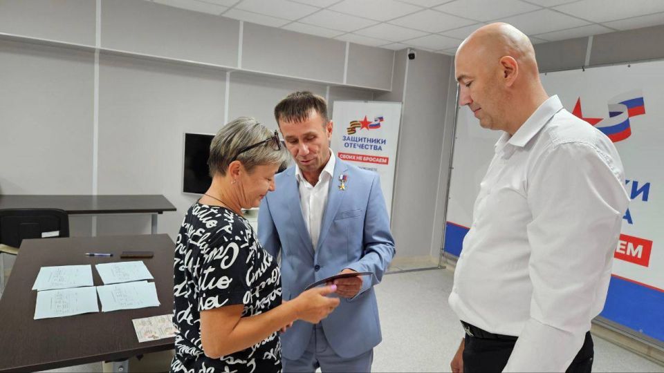 Юрий Нимченко: Сегодня вместе с Владимиром Олеговичем Трегубом, руководителем крымского филиала Государственного фонда «Защитники Отечества», мы провели важнейшее мероприятие — вручили удостоверения ветеранов боевых действий... Юрий Нимченко: Сегодня вместе с Владимиром Олеговичем Трегубом, руководителем крымского филиала Государственного фонда «Защитники Отечества», мы провели важнейшее мероприятие — вручили удостоверения ветеранов боевых действий...