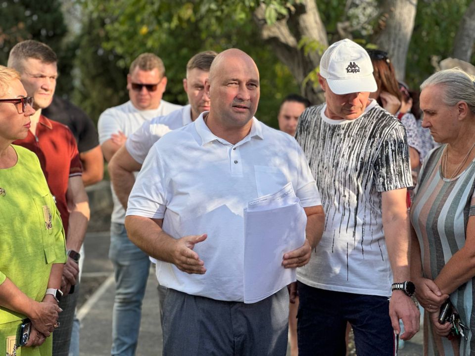 Владимир Немцев: Провёл встречу с жителями улиц Глухова и Вакуленчука для обсуждения финального этапа благоустройства пешеходной сети между домами Глухова, 3 и Вакуленчука, 10 Владимир Немцев: Провёл встречу с жителями улиц Глухова и Вакуленчука для обсуждения финального этапа благоустройства пешеходной сети между домами Глухова, 3 и Вакуленчука, 10