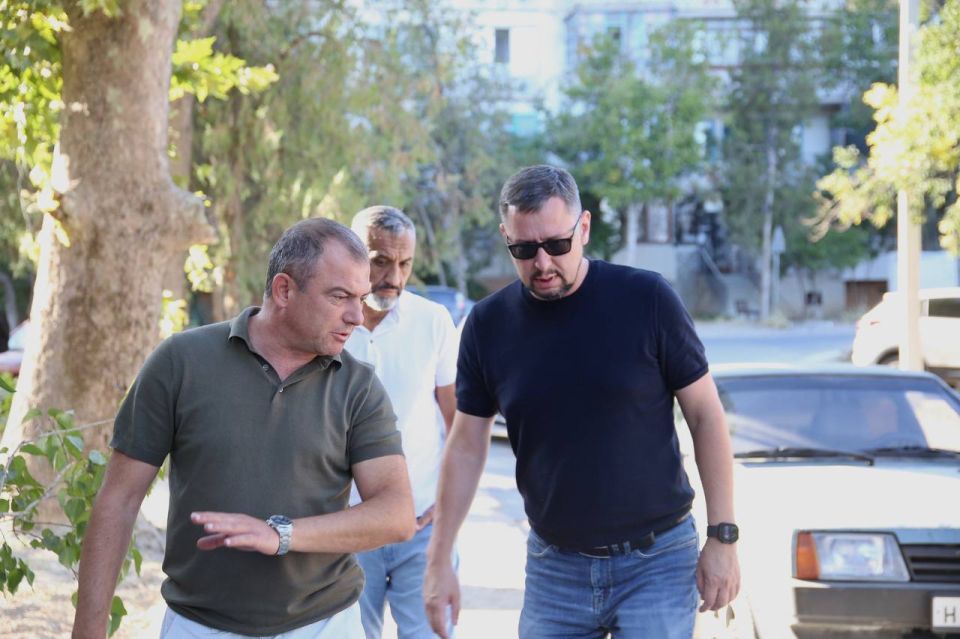 Дмитрий Скобликов: Рабочие выезды по городу. Сегодня вместе с заместителями провёл очередной обход территорий, где в данный момент идут работы по благоустройству Дмитрий Скобликов: Рабочие выезды по городу. Сегодня вместе с заместителями провёл очередной обход территорий, где в данный момент идут работы по благоустройству