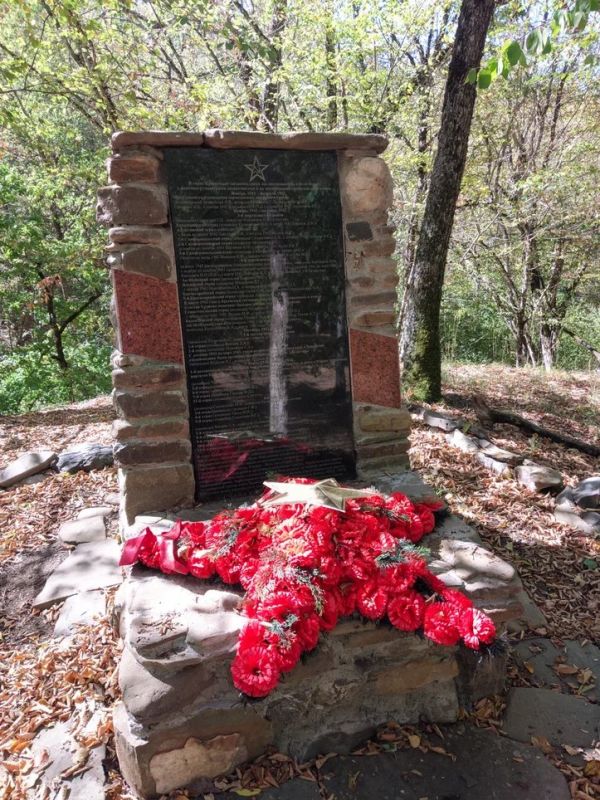 В год 80-летия Победы в Великой Отечественной войне и в год 180-летия Русского географического общества Отделение РГО в Республике Крым провело историко-патриотическую экспедицию «Дорогами славы отцов-героев» по местам... В год 80-летия Победы в Великой Отечественной войне и в год 180-летия Русского географического общества Отделение РГО в Республике Крым провело историко-патриотическую экспедицию «Дорогами славы отцов-героев» по местам...