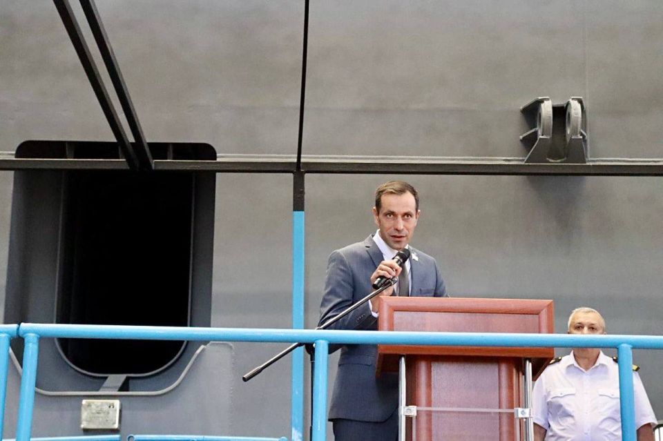 В Крыму началось строительство ледокольного буксира для Северного морского пути В Крыму началось строительство ледокольного буксира для Северного морского пути