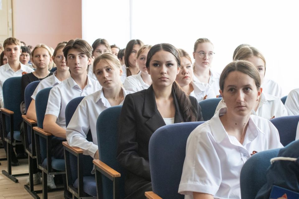 Учащиеся школ крымской столицы посмотрели премьеру документального фильма о лагере «Картофельный городок» Учащиеся школ крымской столицы посмотрели премьеру документального фильма о лагере «Картофельный городок»