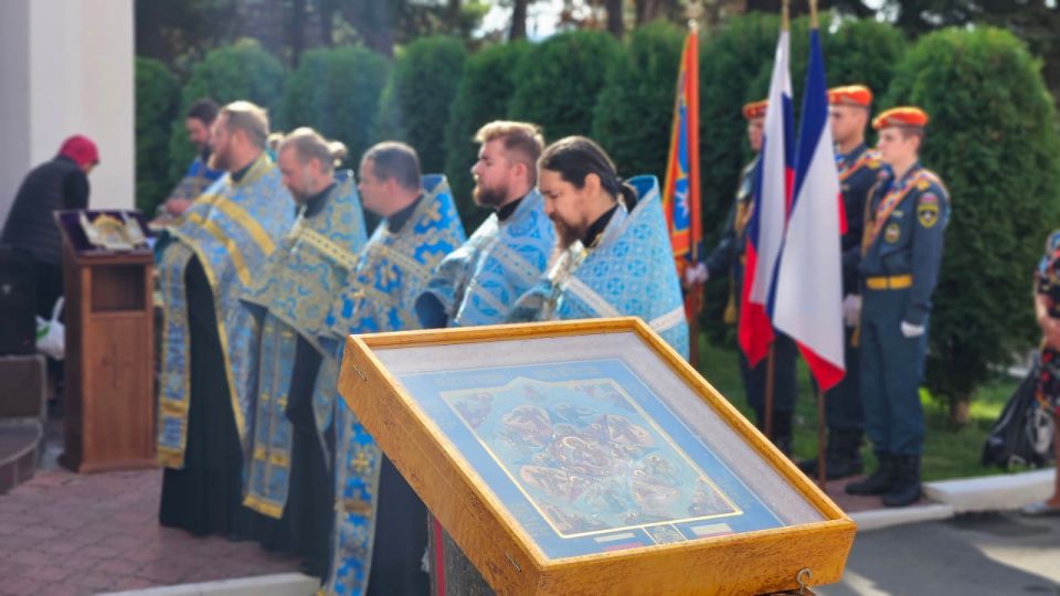 Сотрудники МЧС России приняли участие в благодарственном молебне в честь коны Божией Матери «Неопалимая Купина»