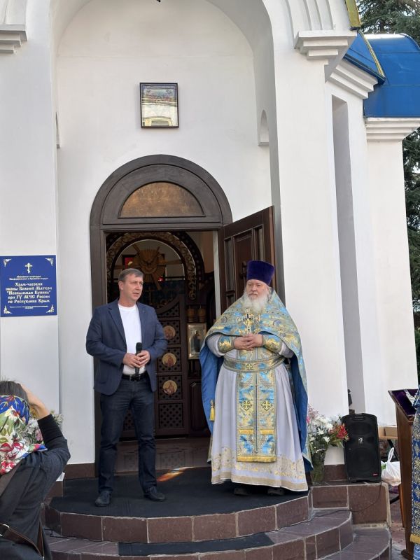 Перед образом Пресвятой Богородицы Перед образом Пресвятой Богородицы