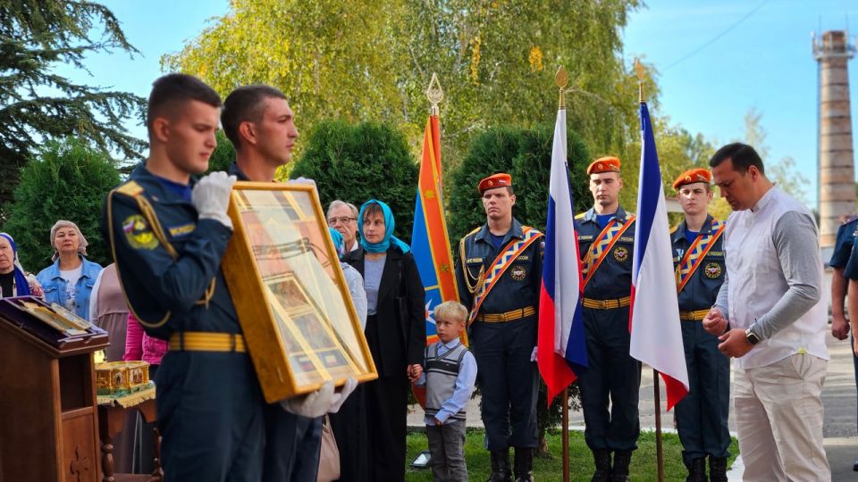 Сотрудники МЧС России приняли участие в благодарственном молебне в честь коны Божией Матери «Неопалимая Купина» Сотрудники МЧС России приняли участие в благодарственном молебне в честь коны Божией Матери «Неопалимая Купина»