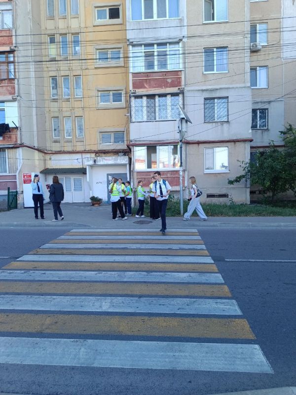 17 сентября учащиеся 6-г класса МБОУ «СОШ-детский сад» №36 города Симферополя, вместе с родителями и сотрудниками Госавтоинспекции, провели важную акцию «Родительский патруль» в рамках Недели безопасности дорожного движения 17 сентября учащиеся 6-г класса МБОУ «СОШ-детский сад» №36 города Симферополя, вместе с родителями и сотрудниками Госавтоинспекции, провели важную акцию «Родительский патруль» в рамках Недели безопасности дорожного движения