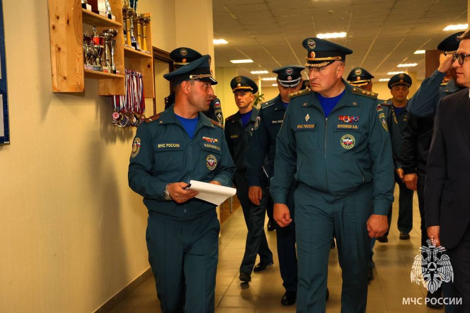 Александр Куренков начал поездку в Челябинскую область с посещения Уральского учебного спасательного центра Александр Куренков начал поездку в Челябинскую область с посещения Уральского учебного спасательного центра