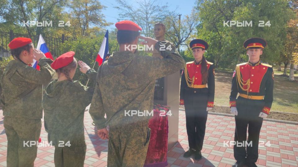 На территории школы №3 в Джанкое установили бюст Героя Советского Союза Якова Чапичева На территории школы №3 в Джанкое установили бюст Героя Советского Союза Якова Чапичева