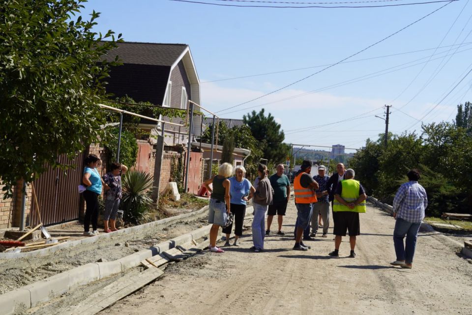 В Керчи продолжается ремонт дорог В Керчи продолжается ремонт дорог