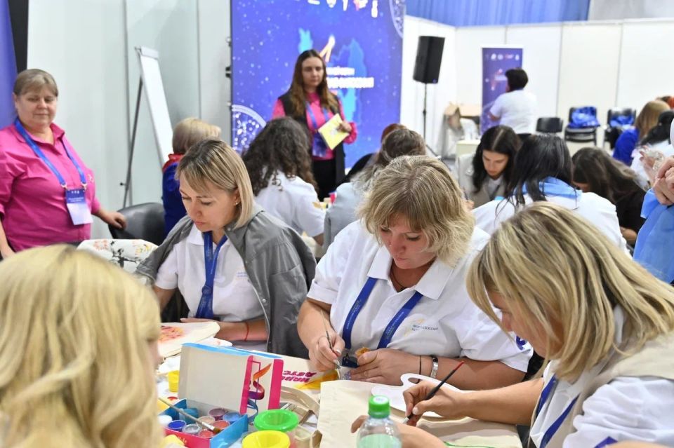 Советники по воспитанию из Крыма участвуют в форуме «Новая философия воспитания» в Волгограде Советники по воспитанию из Крыма участвуют в форуме «Новая философия воспитания» в Волгограде