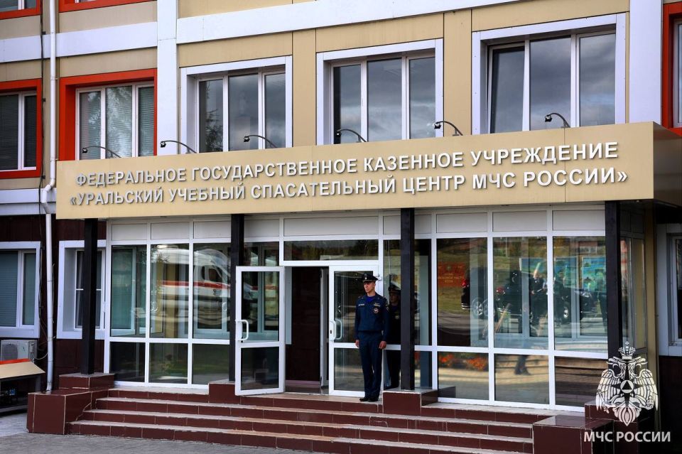 Александр Куренков начал поездку в Челябинскую область с посещения Уральского учебного спасательного центра Александр Куренков начал поездку в Челябинскую область с посещения Уральского учебного спасательного центра