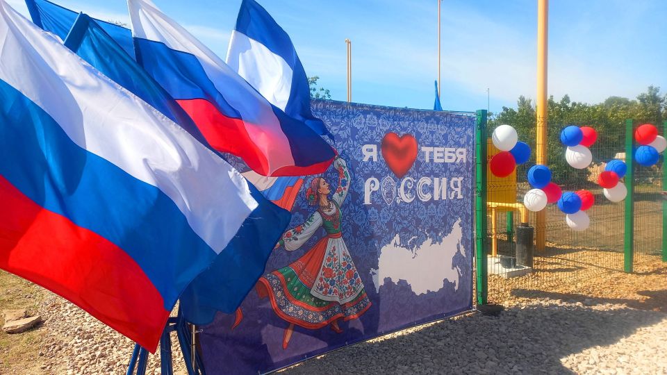 Сегодня в Нижнегорском районе торжественно введены в эксплуатацию распределительные сети газоснабжения сел Михайловка и Зоркино, общей протяженностью 40,33 км. У жителей более 880 частных домовладений и 31 МКД есть...