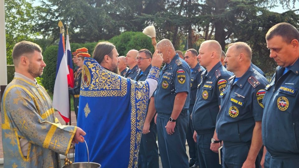 Сотрудники МЧС России приняли участие в благодарственном молебне в честь коны Божией Матери «Неопалимая Купина» Сотрудники МЧС России приняли участие в благодарственном молебне в честь коны Божией Матери «Неопалимая Купина»
