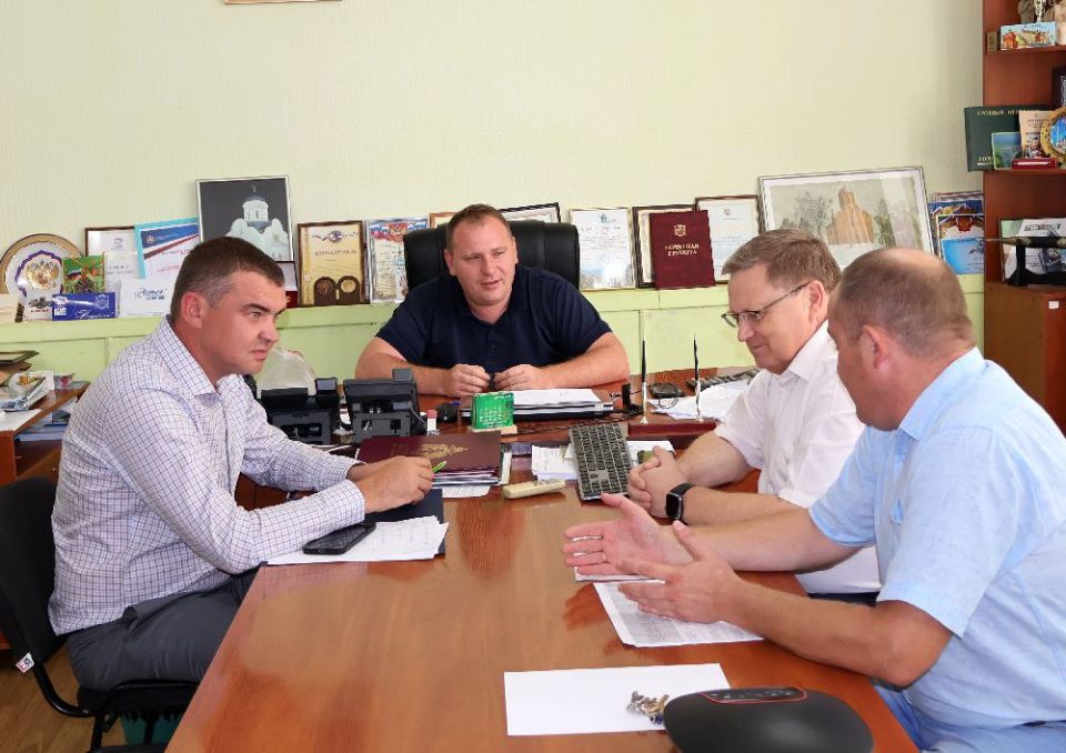 Денис Олейник: Сегодня провел рабочую встречу с заместителем министра промышленности и торговли Республики Крым – начальником управления лицензирования и регионального государственного контроля Владимиром Владимировичем...