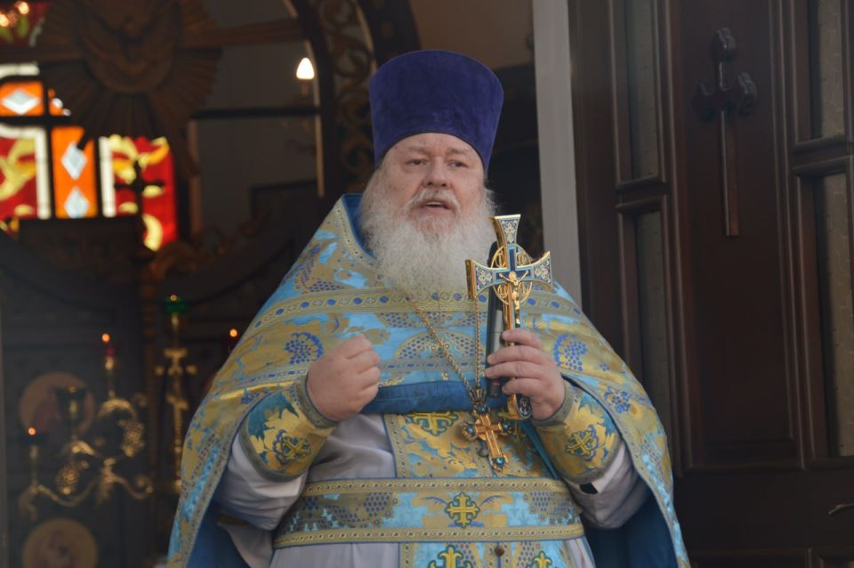 Перед образом Пресвятой Богородицы Перед образом Пресвятой Богородицы