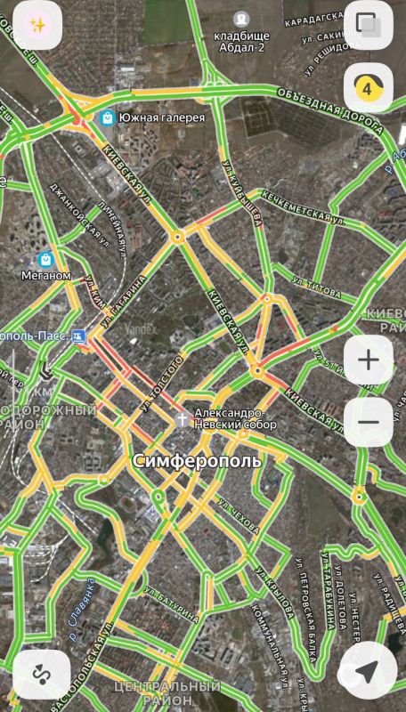 Центр Симферополя сковали пробки