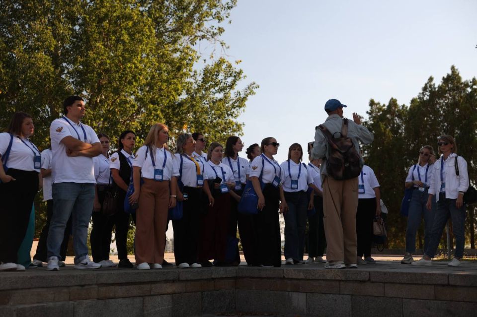 Крымские педагоги участвуют в форуме «Новая философия воспитания» в Волгограде Крымские педагоги участвуют в форуме «Новая философия воспитания» в Волгограде