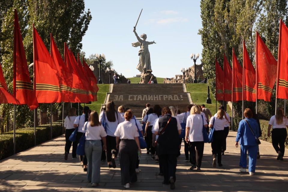 Крымские педагоги участвуют в форуме «Новая философия воспитания» в Волгограде Крымские педагоги участвуют в форуме «Новая философия воспитания» в Волгограде