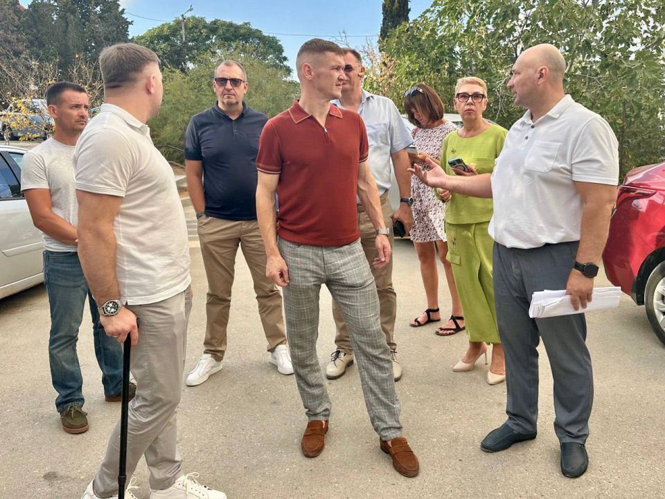 Владимир Немцев: Встретился с жителями домов по улице Вакуленчука, чтобы обсудить ход капитального ремонта подпорных стен на ул. Вакуленчука 10, 12, 14 Владимир Немцев: Встретился с жителями домов по улице Вакуленчука, чтобы обсудить ход капитального ремонта подпорных стен на ул. Вакуленчука 10, 12, 14
