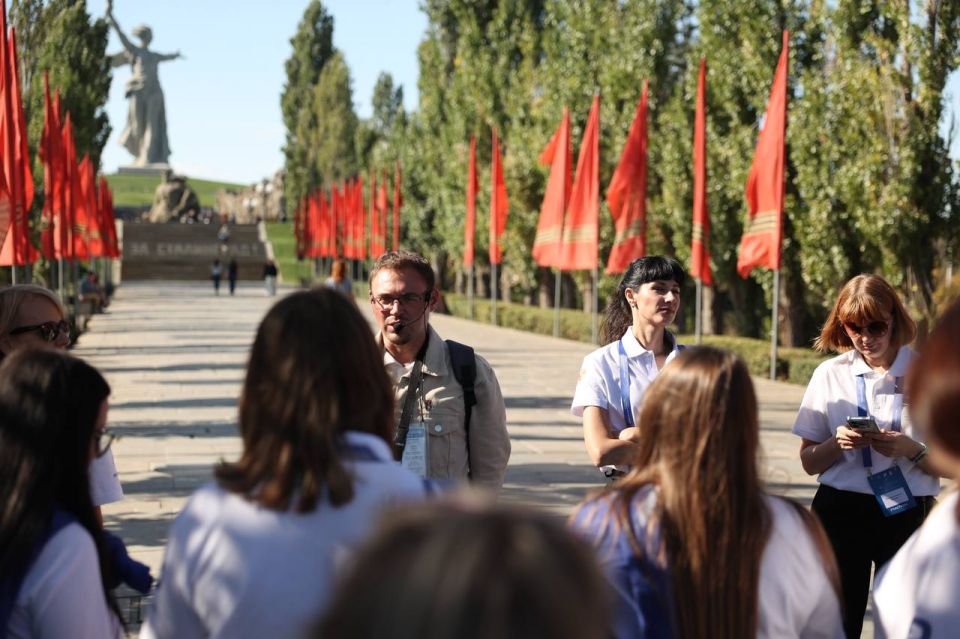 Крымские педагоги участвуют в форуме «Новая философия воспитания» в Волгограде Крымские педагоги участвуют в форуме «Новая философия воспитания» в Волгограде