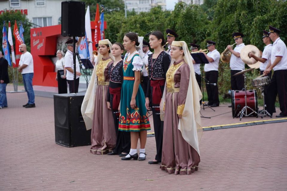 Анастасия Гридчина: В Евпатории, на священной земле мемориального комплекса «Красная горка», где каждый камень дышит историей, развернулась патриотическая акция «Единство нации», ставшая частью международного проекта... Анастасия Гридчина: В Евпатории, на священной земле мемориального комплекса «Красная горка», где каждый камень дышит историей, развернулась патриотическая акция «Единство нации», ставшая частью международного проекта...
