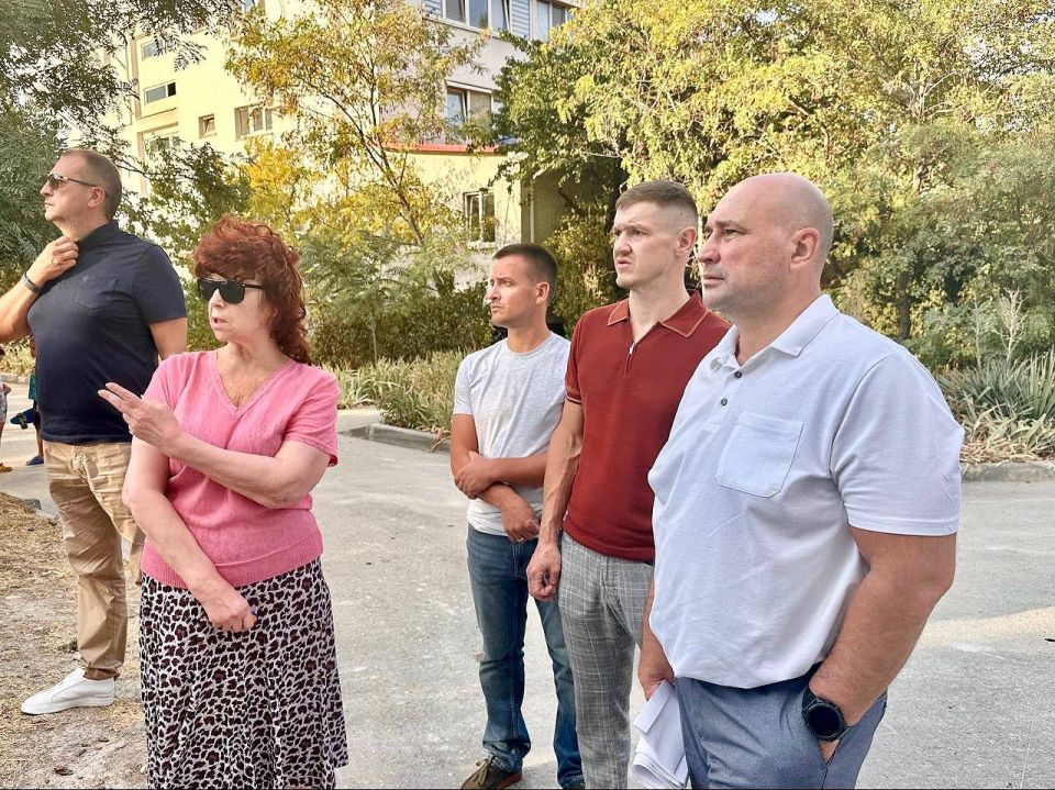Владимир Немцев: Встретился с жителями домов по улице Вакуленчука, чтобы обсудить ход капитального ремонта подпорных стен на ул. Вакуленчука 10, 12, 14 Владимир Немцев: Встретился с жителями домов по улице Вакуленчука, чтобы обсудить ход капитального ремонта подпорных стен на ул. Вакуленчука 10, 12, 14