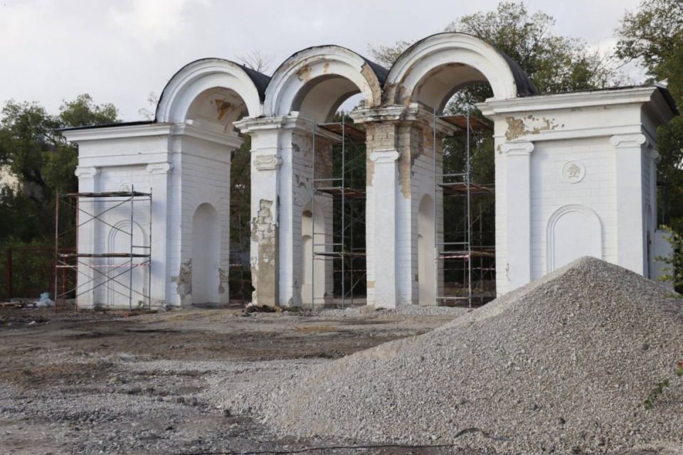 В Приморском парке приступили к монтажу чаши фонтана В Приморском парке приступили к монтажу чаши фонтана