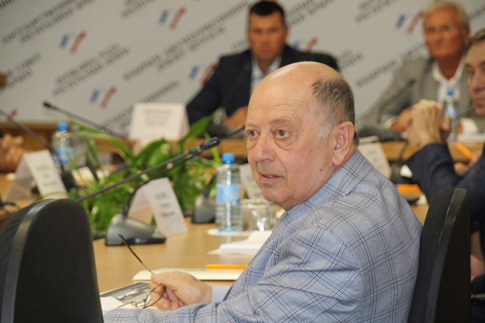 Член ОП РК Григорий Рикман принял участие в обсуждении итогов уборочной кампании в Крыму Член ОП РК Григорий Рикман принял участие в обсуждении итогов уборочной кампании в Крыму