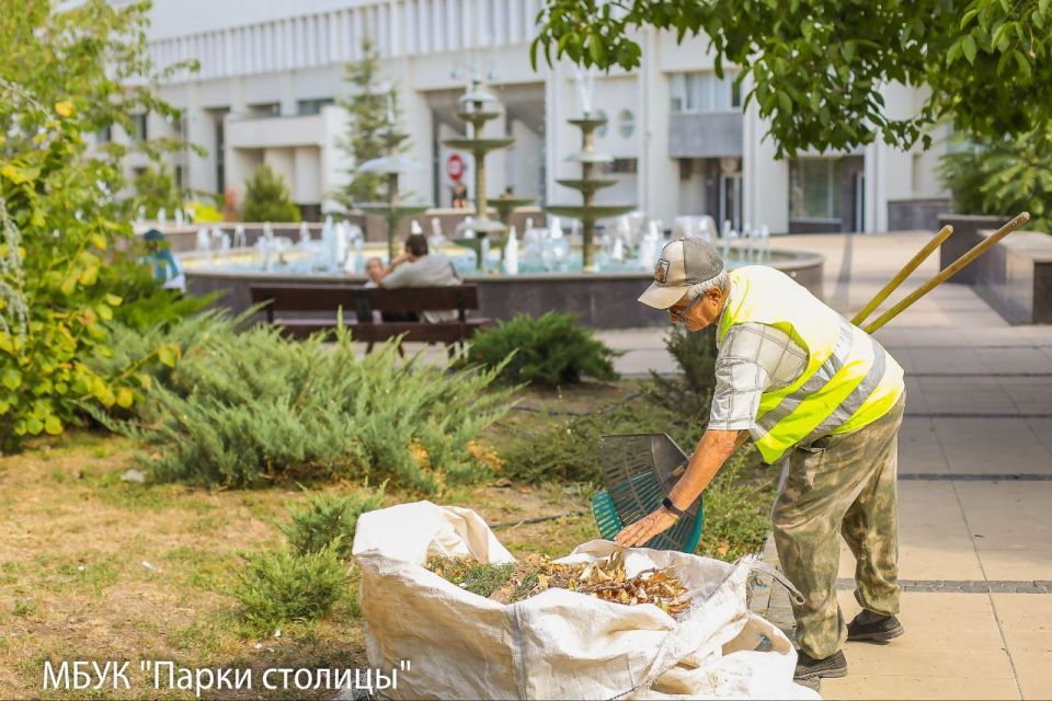Ежедневный уход за парками и скверами Симферополя Ежедневный уход за парками и скверами Симферополя