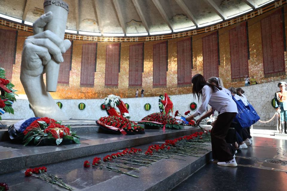 Крымские педагоги участвуют в форуме «Новая философия воспитания» в Волгограде Крымские педагоги участвуют в форуме «Новая философия воспитания» в Волгограде