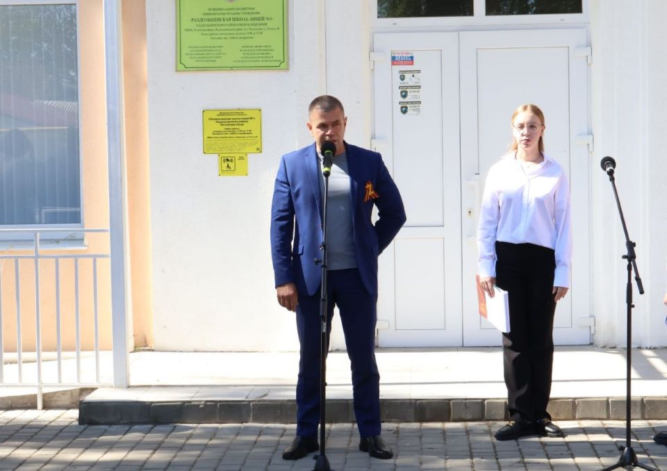 19 сентября 2025 года в МБОУ «Раздольненская школа-лицей №1» состоялось торжественное событие – открытие мемориальной доски в честь Героя Советского Союза Алексея Ивановича Кузнецова 19 сентября 2025 года в МБОУ «Раздольненская школа-лицей №1» состоялось торжественное событие – открытие мемориальной доски в честь Героя Советского Союза Алексея Ивановича Кузнецова