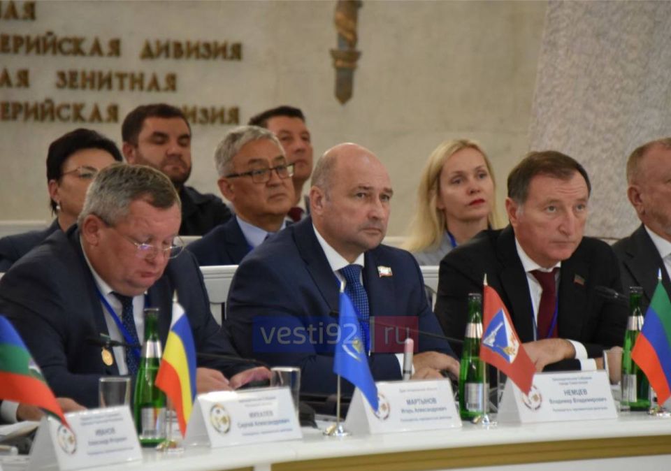 Кадры заседания Конференции Южно-Российской Парламентской Ассоциации в Волгограде с участием депутатов из Севастополя Кадры заседания Конференции Южно-Российской Парламентской Ассоциации в Волгограде с участием депутатов из Севастополя