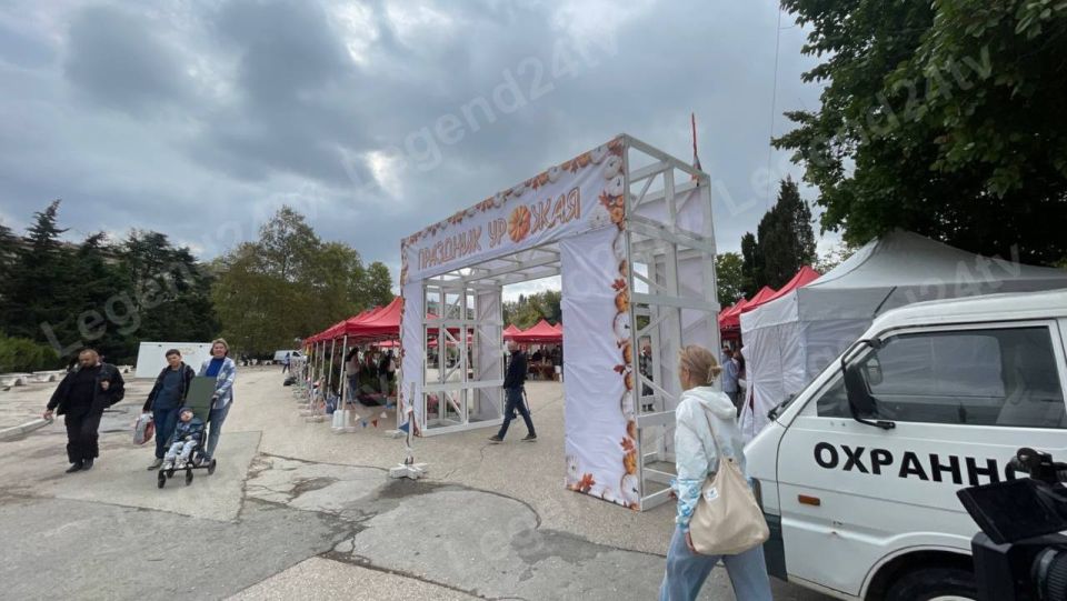 Ярмарка «Севастопольская» открылась на площади 50-летия СССР Ярмарка «Севастопольская» открылась на площади 50-летия СССР