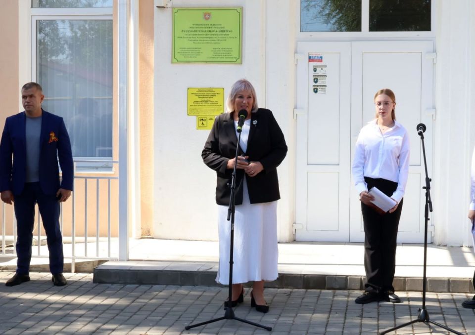 19 сентября 2025 года в МБОУ «Раздольненская школа-лицей №1» состоялось торжественное событие – открытие мемориальной доски в честь Героя Советского Союза Алексея Ивановича Кузнецова 19 сентября 2025 года в МБОУ «Раздольненская школа-лицей №1» состоялось торжественное событие – открытие мемориальной доски в честь Героя Советского Союза Алексея Ивановича Кузнецова