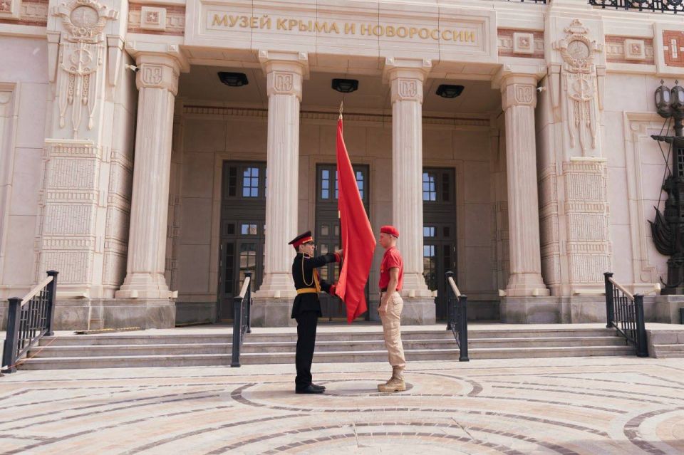 Знамя Победы в Крыму!. В рамках Всероссийской акции «Знамя Победы» легендарный символ Великой Победы передан от города-героя Севастополя в Республику Крым Знамя Победы в Крыму!. В рамках Всероссийской акции «Знамя Победы» легендарный символ Великой Победы передан от города-героя Севастополя в Республику Крым