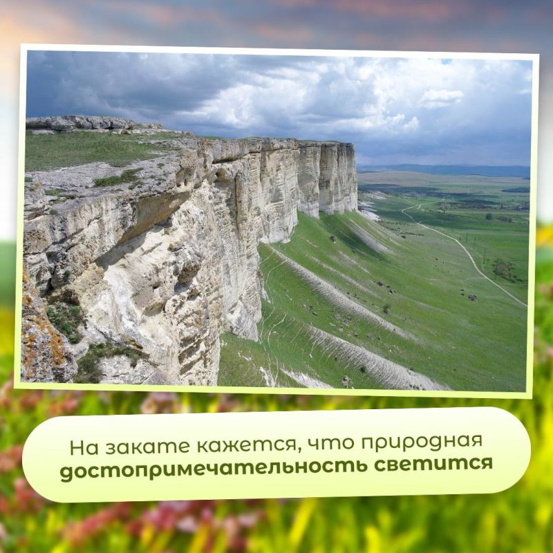 Деревья и поля каждый сезон меняют цвет, а она всегда остаётся белой Деревья и поля каждый сезон меняют цвет, а она всегда остаётся белой