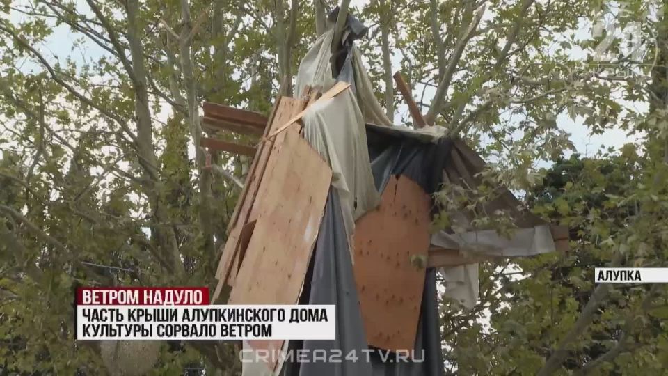 Крышу одной из самых крупных в Большой Ялте концертных площадок снесло ветром