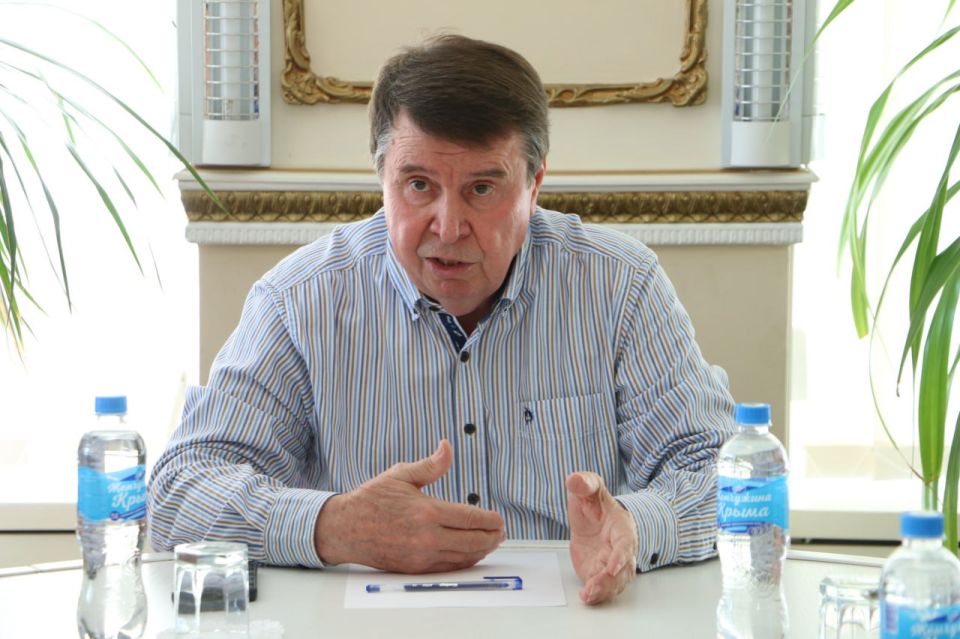 Керчь с рабочим визитом посетил первый заместитель председателя Государственного Совета Республики Крым Сергей Цеков, который провёл совещание по вопросу замены рекламных вывесок на иностранном языке Керчь с рабочим визитом посетил первый заместитель председателя Государственного Совета Республики Крым Сергей Цеков, который провёл совещание по вопросу замены рекламных вывесок на иностранном языке